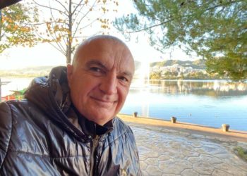 Presidenti Meta nis ditën në park: Më pak gjumë, më shumë oksigjen