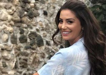 Revoltohet aktorja Arjola Demiri: Njerëzit priren të shohin gjoksin tim, shalën time. Asnjëherë nuk u fol për atë nënë që rriti me vështirësi fëmijët e saj