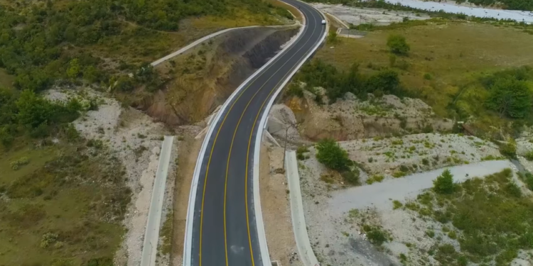 Investimi më i rëndësishëm për jugun, drejt përfundimit rruga Kardhiq-Delvinë (VIDEO)