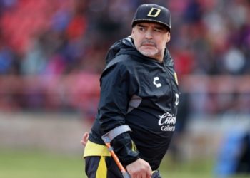 Futbolli në zi, ndërron jetë legjenda e futbollit Diego Maradonna