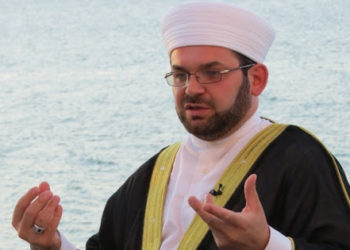 Artan Hoxha: Edhe njerëzit e Zotit po ikin nga pandemia