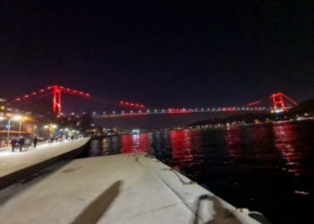 Dita e Flamurit: Dy ura në Stamboll do të ndriçohen kuq e zi deri nesër në mëngjes