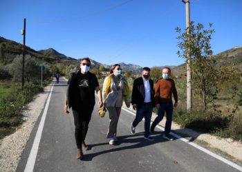 Përfundon investimi, asfaltohet rruga e Izvorit në Memaliaj. Çuçi: Rikthehemi me një premtim të mbajtur (FOTO)