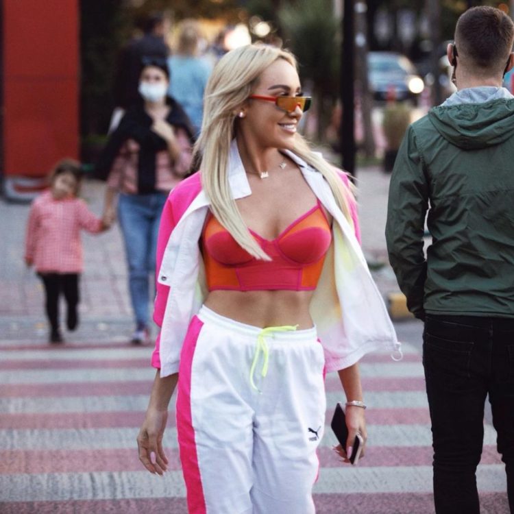 Balerina shqiptare: Meshkujt e mëdhenj i trajtojnë femrat më mirë sesa të rinjtë, kanë eksperiencë (FOTO)