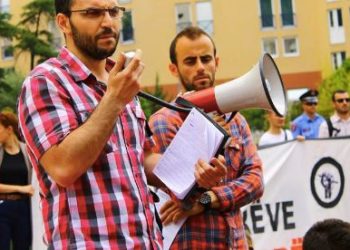 Trishtimi i klasave bosh në ditën e parë të shkollës