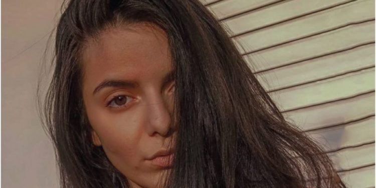 Zhdukja misterioze e 19-vjeçares shqiptare në Greqi, zbulohen SMS-të drejtuar vëllait: 5 mijë € po deshe të shohësh motrën