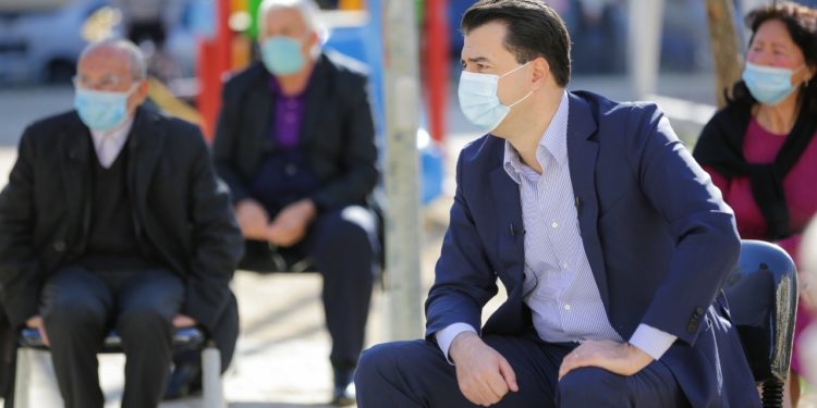 Basha takohet me pensionistë: Nuk e përballojnë dot koston e pandemisë, Rama i çon paratë te oligarkët