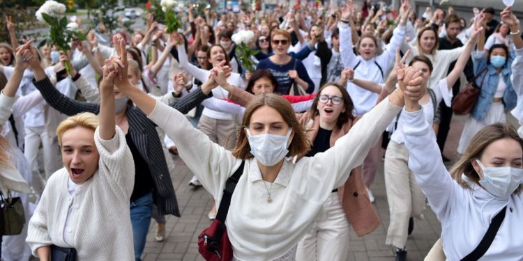 Bjellorusia 13 javë në protestë/ Protestuesit kërkojnë dorëheqjen e Lukashenkos