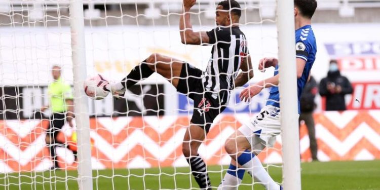 Liverpooli merr “dhuratë” nga Newcastle, Southmaptoni triumfon në “Villa Park”