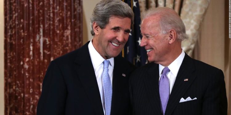 Biden rikthen John Kerry në administratë