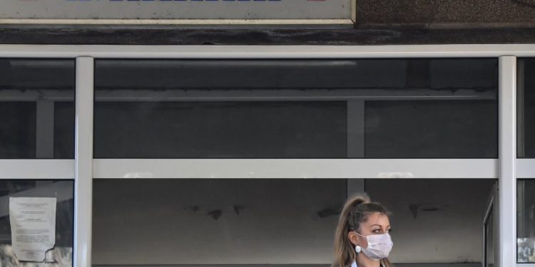Bie ndjeshëm numri i të infektuarve me COVID-19 në Maqedoninë e Veriut
