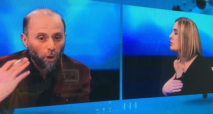 “Zgjedhjet farsë në LSI”, Kryemadhi debat me gazetarin: Si ju zgjodhi gruaja juve, pati tre kandidatë apo s’ju pëlqejnë këto shembuj?