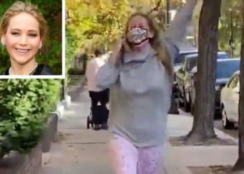 Aktorja e famshme nuk përmban dot lumturinë pasi mësoi për fitoren e Biden, vrapon nëpër rrugë duke brohoritur (VIDEO)