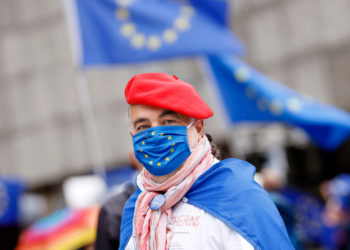 OBSH: Europa mund të kalojë edhe një valë të tretë të virusit COVID-19