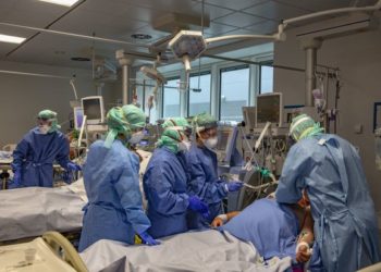 Qëndron i lartë numri i të infektuarve me COVID-19 në Itali, 30 mijë raste të reja dhe 822 persona të vdekur