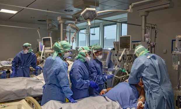 Qëndron i lartë numri i të infektuarve me COVID-19 në Itali, 30 mijë raste të reja dhe 822 persona të vdekur