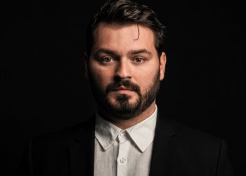 Historia e Florit nga Gjirokastra/ Iku 5 vjeç në Greqi, punoi si hidraulik e kamerier, sot është aktori i një seriali të njohur (VIDEO)