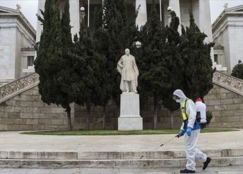 Greqi/ 72 viktima dhe 2581 raste të reja me COVID-19 në 24 orë