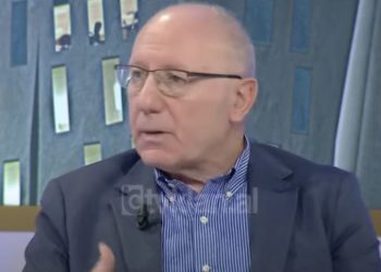 Si ka mundësi që njerëzit që flejnë bashkë, njëri i infektohet dhe tjetri jo? Mjeku imunolog: Përgjigjia imunitare ndaj një virusi është gjenetike