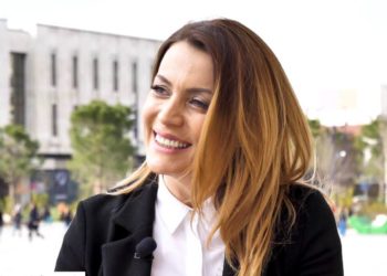 Deputetja socialiste që fitoi betejenë me Covi, bëhet nënë për herë të dytë