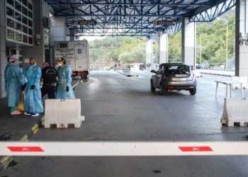Greqia e ‘mbërthyer’ nga Covid, po shqyrton vendimin për mbylljen e kufijve tokësorë