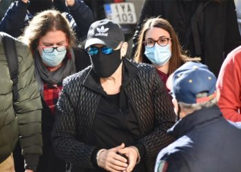 Gjykata liron me kusht këngëtarin Notis Sfakianakis