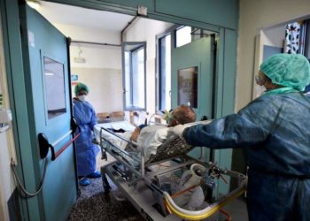 Greqia në ankth nga Covid, 35 jetë të humbura, 228 pacientë të intubuar, 1914 raste të reja