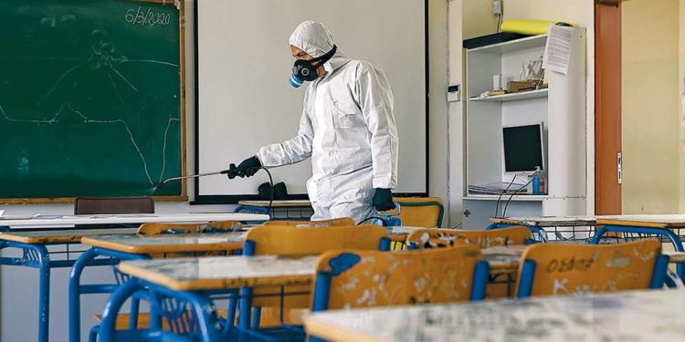 Europa në ‘kthetrat’ e Covid, Greqia mbyll shkollat, Italia zgjeron zonën e kuqe