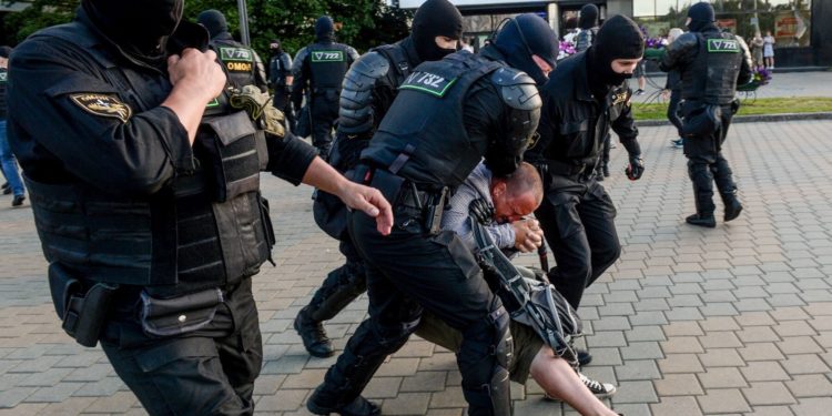 Më shumë se 300 protestues të arrestuar në Bjellorusi