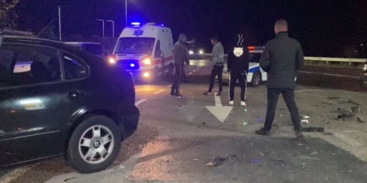 Aksident i frikshëm në Tepelenë, 5 të plagosur, mes tyre edhe një fëmijë