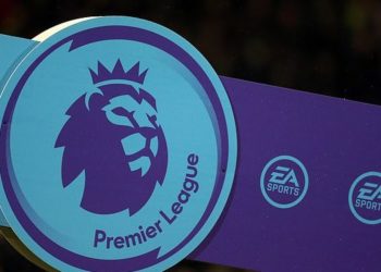 Dorëhiqet Presidenti i Federatës Angleze të Futbollit, u shpreh jo mirë për futbollistët me ngjyrë