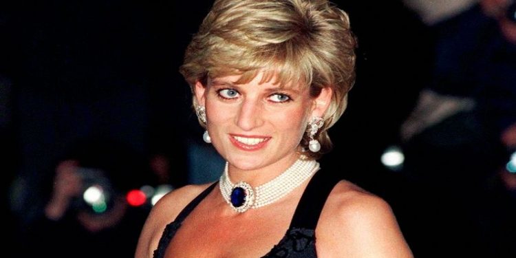 FOTO/ Dalin për herë të parë imazhet e Lady Diana me bikini