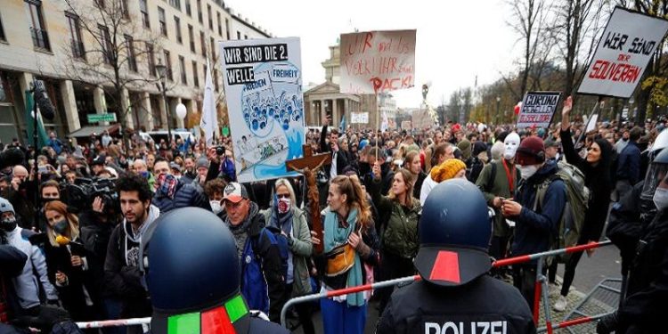 Kundër masave kufizuese anti-covid, protesta në Berlin