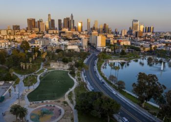 Kalifornia vendos shtetrrethim pas bilancit negativ të viktimave nga COVID-19