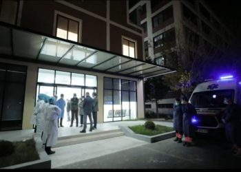 Shqipëria në “kthetrat” e Covid, hapet spitali i katërt