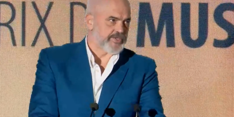 Rama vlerëson Kumbaron për “Shtëpinë me Gjethe”: Ka bërë punë të mirë dhe pa shpenzime, se është nga Gjirokastra