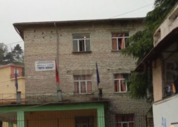 Gjirokastër/Mbyllet shkolla 9-vjeçare “Koto Hoxhi”, rezultojnë disa mësues të prekur me Covid
