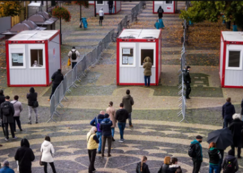 Pandemia e Covid, Sllovakia për një ditë teston gjysmën e popullsisë