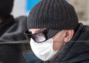 Shkencëtari rus: Syzet zvogëlojnë me pesë herë rrezikun e infeksionit COVID