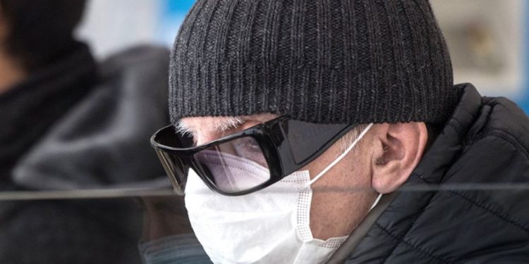 Shkencëtari rus: Syzet zvogëlojnë me pesë herë rrezikun e infeksionit COVID