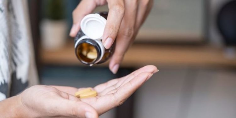 Britania nis shpërndarjen falas të vitaminës D, ndihmon kundër Covid