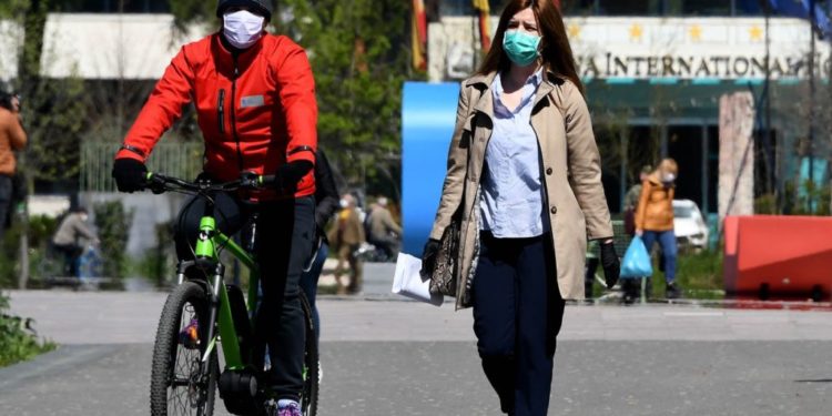 Mbyllet sërish Shqipëria, asnjë lëvizje pas orës 22:00, s’ka lokale e as restorante