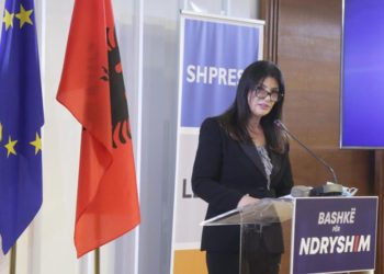 Regjistrohet në gjykatë partia e Jozefina Topallit