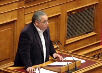 Pandemia në Greqi, deputetët mjekë rikthehen në spitale për t’iu shërbyer pacientëve. Në Shqipëri japin mendje në rrjetet sociale