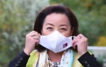 Covid bën të flas shqip edhe Ambasadoren e SHBA, Yuri Kim: Maska ime për ty! (VIDEO)