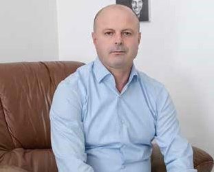 Covid i merr jetën një tjetër mjeku të njohur