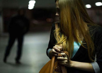 “Zbulova që ishte i martuar, kërkon të mbajë dhe gruan me dy fëmijë, dhe mua”, historia e vajzës nga Tirana që përfundoi në polici