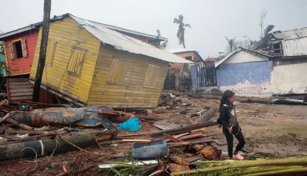 Uragani “Lota” godet Amerikën Qendrore, 23 viktima dhe mijëra të evakuuar