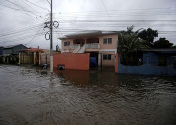 Uragani godet Amerikën Qendrore, raportohen viktima e përmbytje