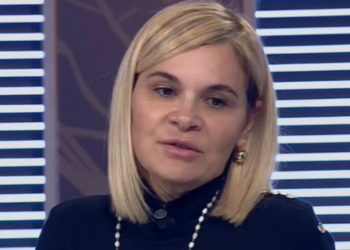 Monika Kryemadhi rrëfen ngjarjen e rëndë: Do më kishte vdekur mamaja, mendonte se i dhimbte stomaku por kishte probleme me zemrën, e shpëtoi Maksi